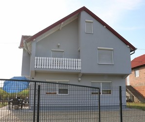 House, Nova Lipa