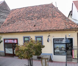 House, Požega