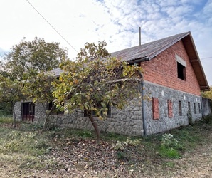 House, Kuzmica